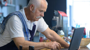 A restaurant owner is using TextSanity to send SMS messages to his customers while using his computer.